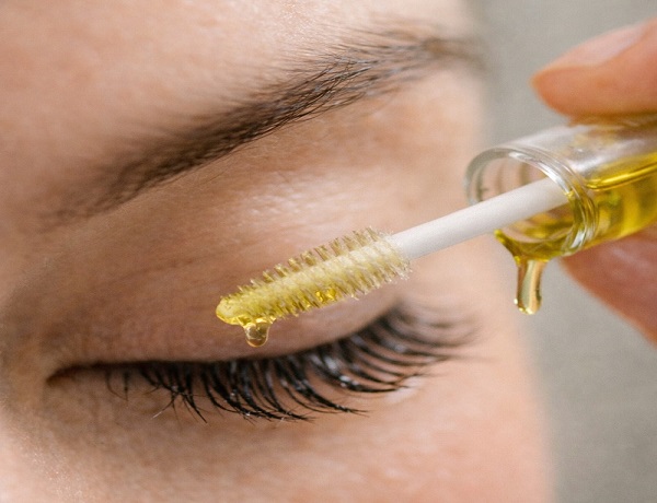 Zeytinyağı Kirpik Uzatır Mı